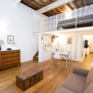 Charming Santa Croce Loft Florence